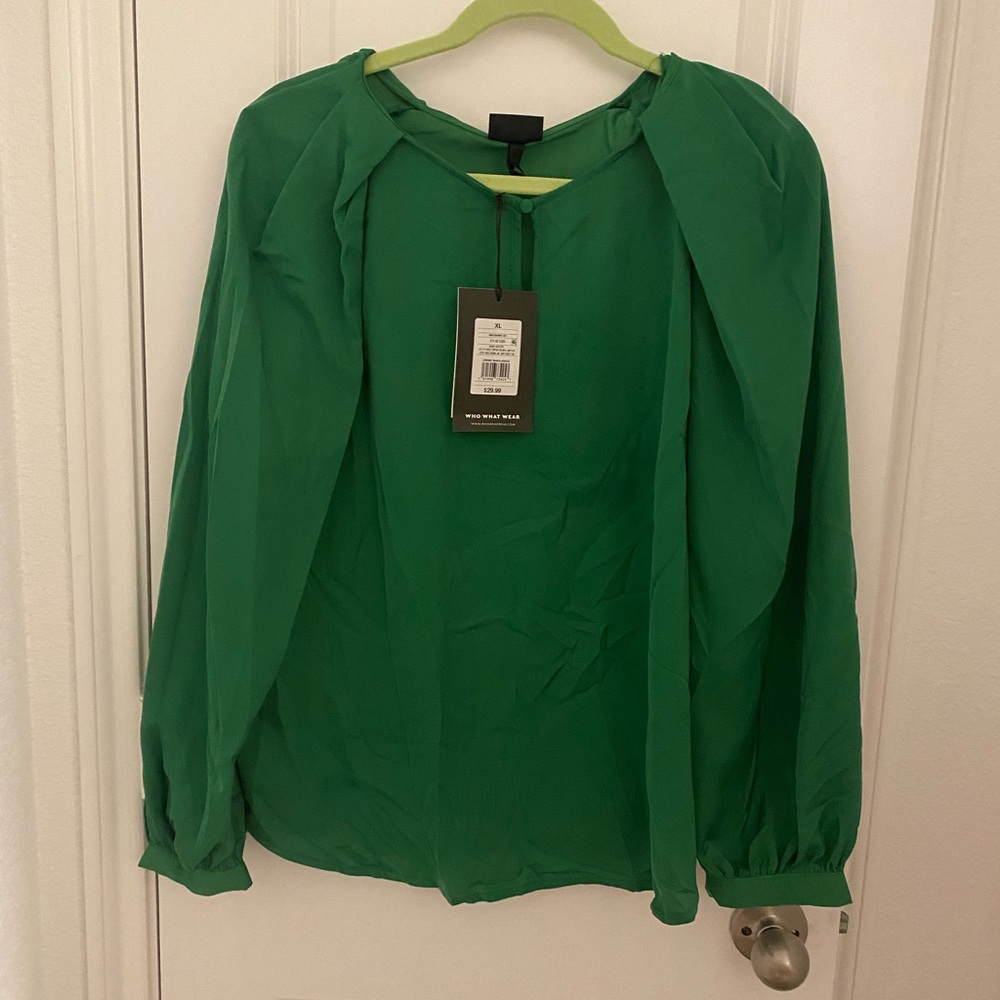 ⭐️3 for $30⭐️ NWT Green blouse